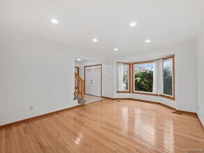 5079 W Pond Cir in West Bloomfield, MI - Building Photo - Building Photo