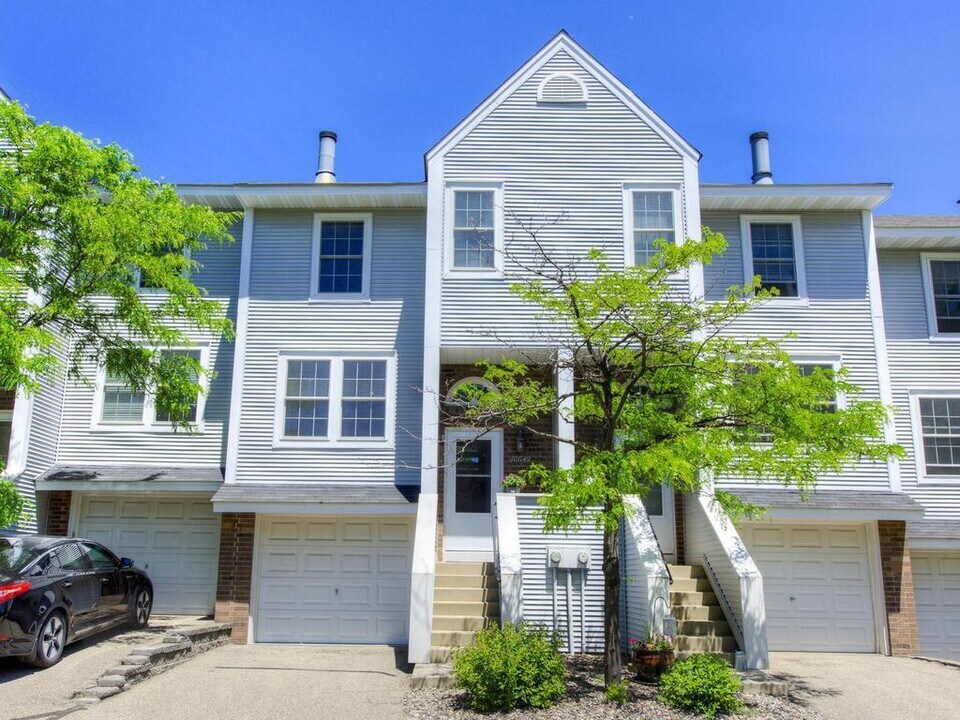 10649 Sherman Drive in Eden Prairie, MN - Building Photo