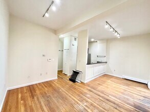 59 Fort Ave, Unit 1 in Boston, MA - Foto de edificio - Building Photo