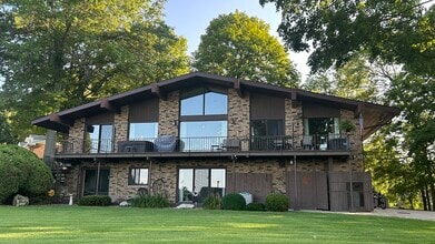 2 South Pt in Burlington, IA - Foto de edificio - Building Photo