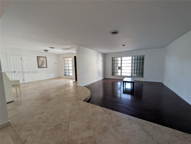 1900 NE 186th Dr in North Miami Beach, FL - Building Photo - Building Photo