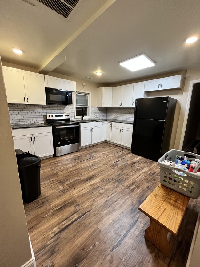 1809 Van Vranken Ave, Unit Front unit