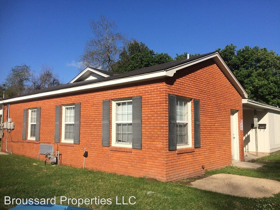 201 St Julien Ave in Lafayette, LA - Building Photo
