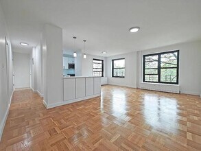 210 Clinton Ave in Brooklyn, NY - Building Photo - Building Photo