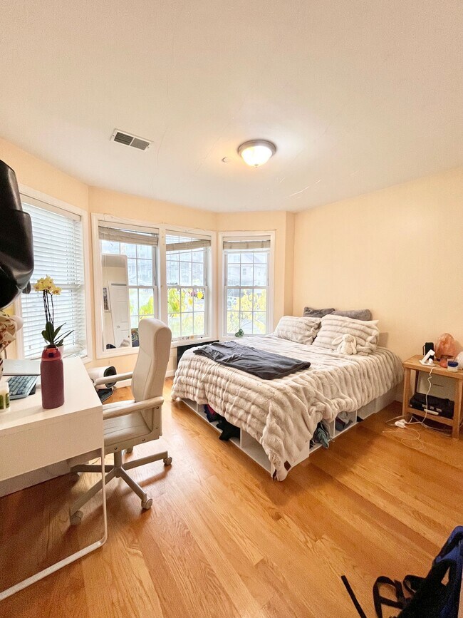 207 Hillside St, Unit 2