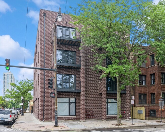 1355 W Devon Ave in Chicago, IL - Building Photo - Building Photo