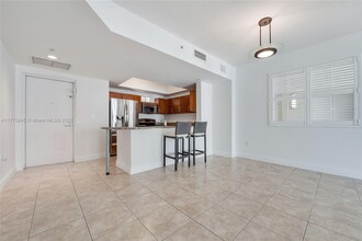 7270 SW 89th St in Miami, FL - Building Photo - Building Photo