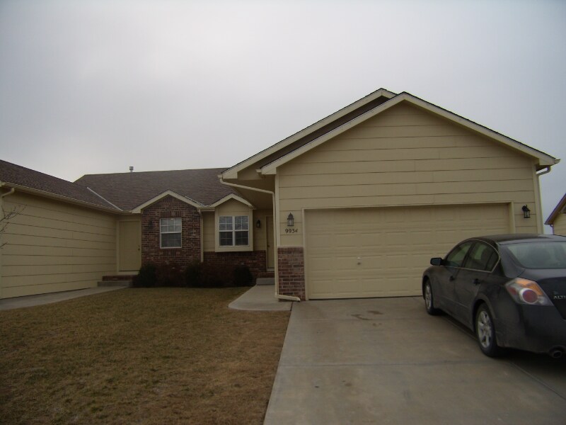 9934 E Kinkaid Cir in Wichita, KS - Building Photo