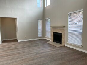 1261 W Hudgins St in Grapevine, TX - Building Photo - Building Photo