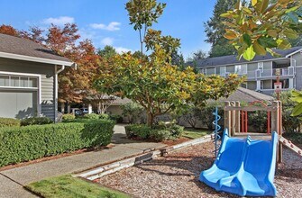 12712 Admiralty Way, Unit B104 in Everett, WA - Building Photo - Building Photo