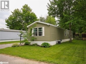 23 Georgian Glen Dr in Wasaga Beach, ON - Building Photo - Building Photo