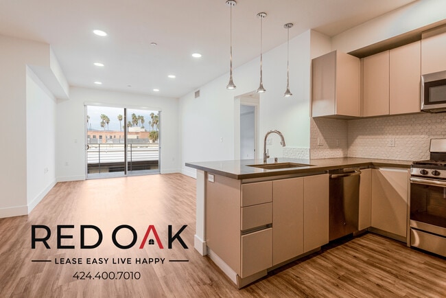 property at 453 S Kenmore Ave