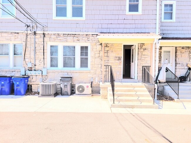 2166 Arlington Ave in Upper Arlington, OH - Foto de edificio - Building Photo