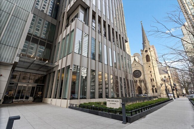 14 W Superior St in Chicago, IL - Building Photo - Building Photo