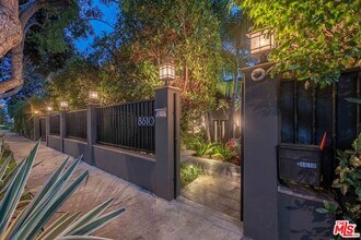8610 West Dr in Los Angeles, CA - Building Photo - Building Photo