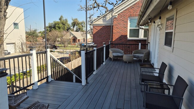 property at 2118 Oakdale St