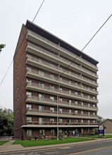 Stinson Towers in Hamilton, ON - Building Photo - Building Photo