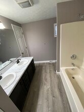 749 Howell St in Sheffield Lake, OH - Building Photo - Building Photo