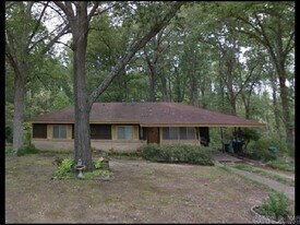 7 N Meadowcliff Cir in Little Rock, AR - Building Photo