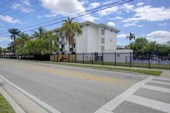 16450 NW 2nd Ave in Miami, FL - Building Photo - Building Photo