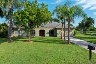 737 SW Belmont Cir in Port St. Lucie, FL - Building Photo - Building Photo