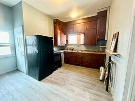 87 King St E in Chatham, ON - Building Photo