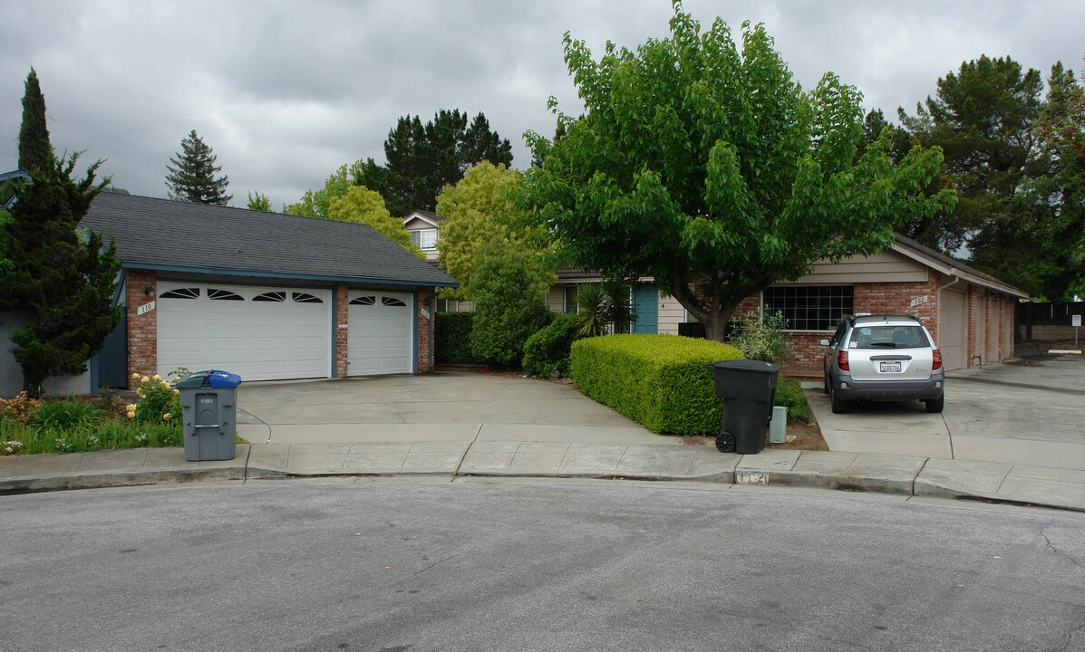 102 Exeter Ct in Sunnyvale, CA - Building Photo