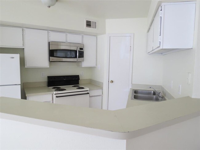 7200 W T C Jester Blvd-Unit -4 in Houston, TX - Building Photo - Building Photo