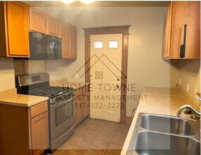 1220 N Walnut St in Lansing, MI - Building Photo - Building Photo