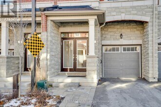 41 Hiawatha Ct. in Vaughan, ON - Building Photo - Building Photo