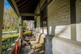 10 Carriage House Ln in Saratoga Springs, NY - Building Photo - Building Photo