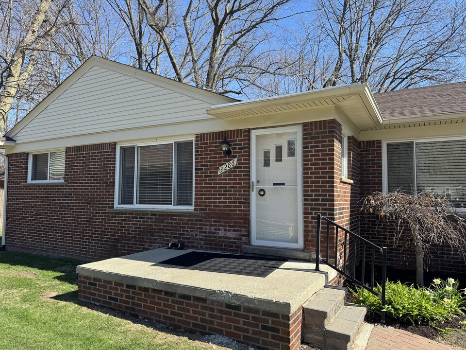 3286 W Webster Rd in Royal Oak, MI - Building Photo
