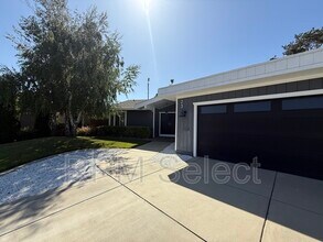 23 Sail Ct in Sacramento, CA - Building Photo - Building Photo