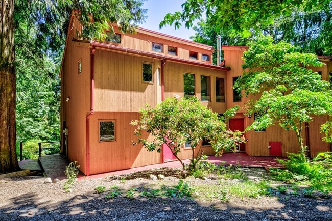 7019 NE Twin Ponds Rd in Bainbridge Island, WA - Building Photo - Building Photo