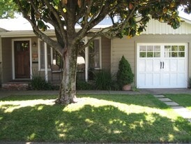 304 Dechene Ave in Sonoma, CA - Building Photo