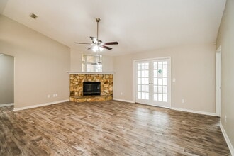 1630 Farm Way in Middleburg, FL - Foto de edificio - Building Photo