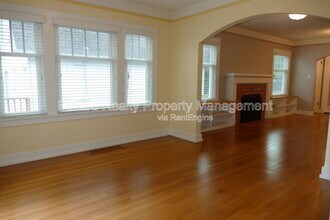 5746 35th Ave NE in Seattle, WA - Building Photo - Building Photo