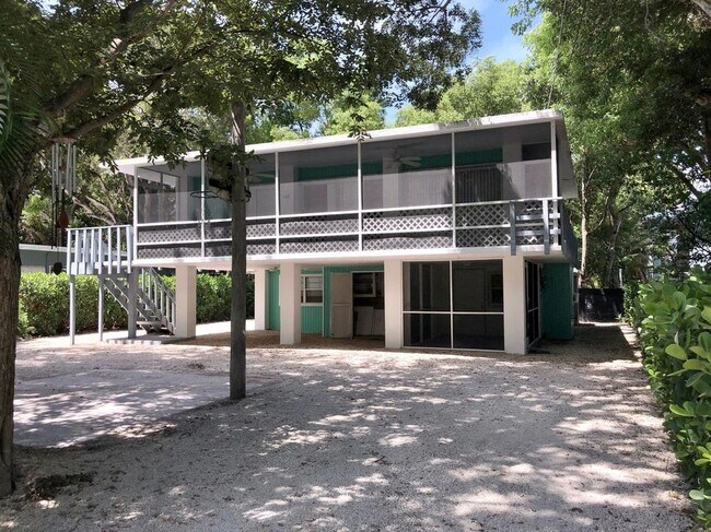 661 Colson Dr, Unit Upstairs in Key Largo, FL - Building Photo - Building Photo