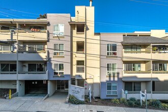 Fairmount Villas in Oakland, CA - Foto de edificio - Building Photo