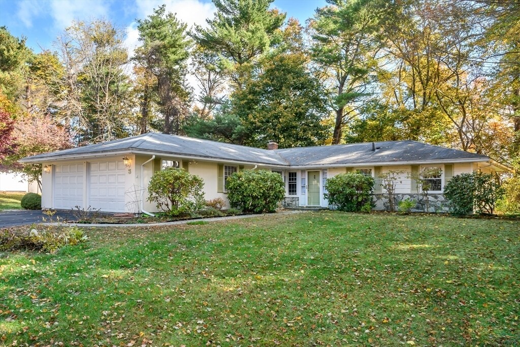 3 Hickory Ln in Framingham, MA - Building Photo