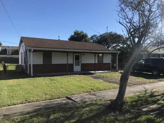 1117 Evergreen Dr in Gretna, LA - Building Photo - Building Photo