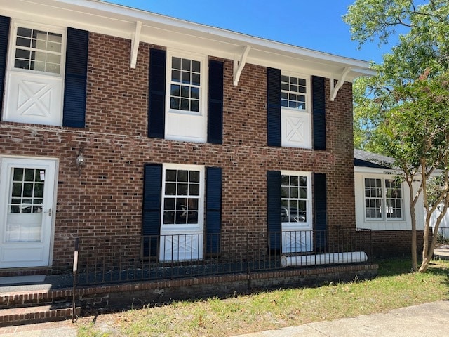 property at 5918 Woodside Ave