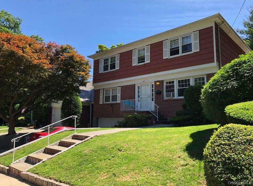 407 Collins Ave in Mount Vernon, NY - Building Photo