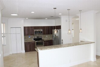 947 Nandina Dr in Weston, FL - Building Photo - Building Photo