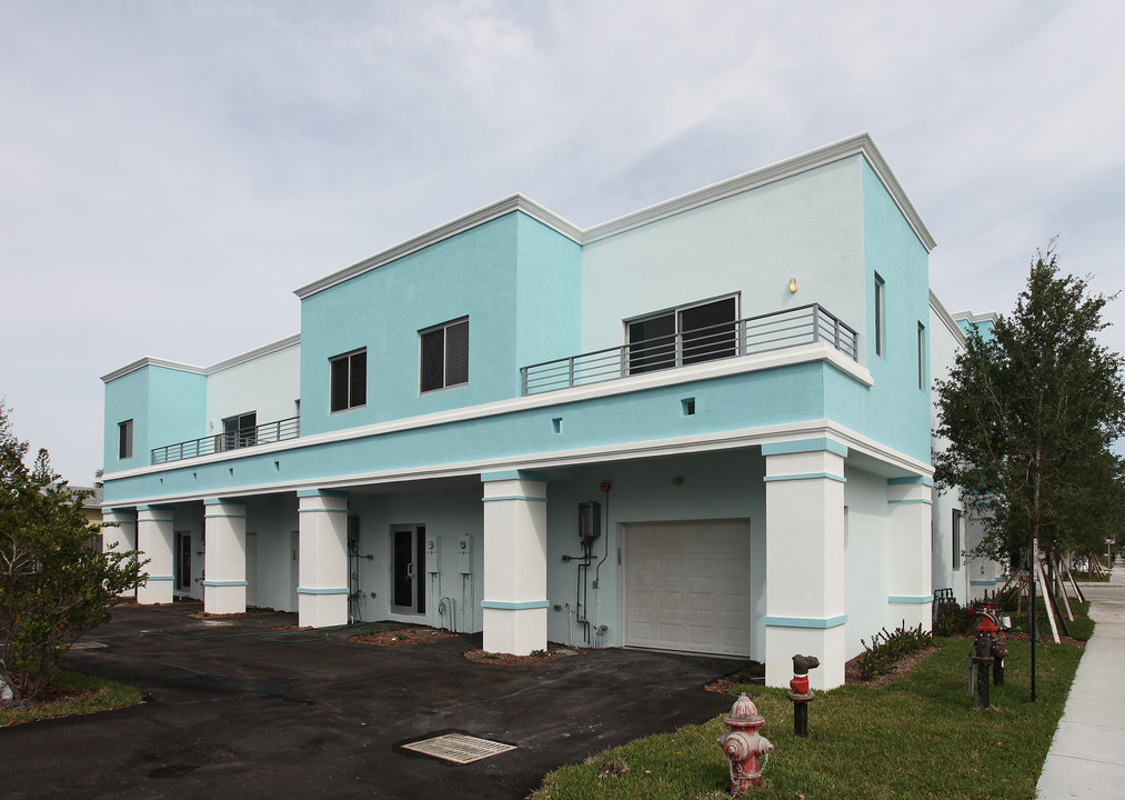 Artist Lofts in Lake Worth, FL - Building Photo