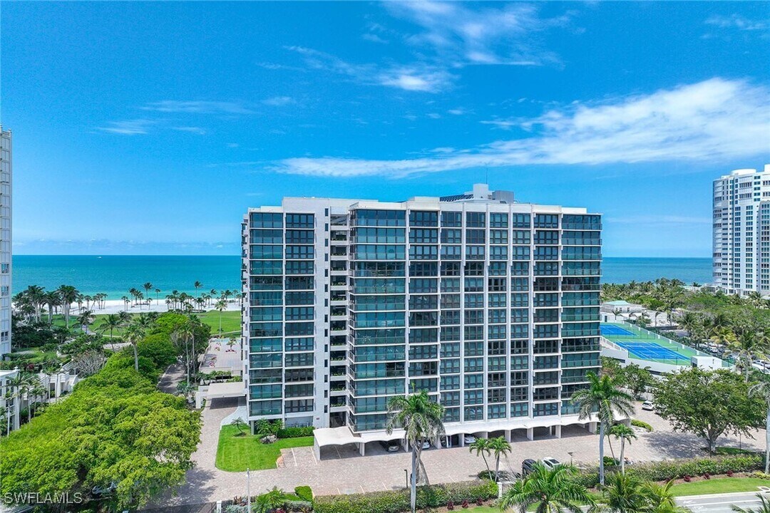 4031 Gulf Shore Blvd N in Naples, FL - Building Photo