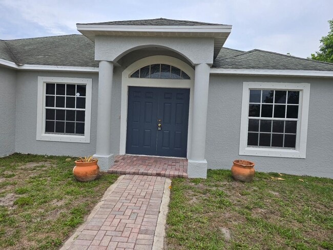 4643 SW Bachelor St in Port St. Lucie, FL - Building Photo - Building Photo