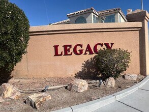 16 Oak Hollow Ct in Henderson, NV - Foto de edificio - Building Photo