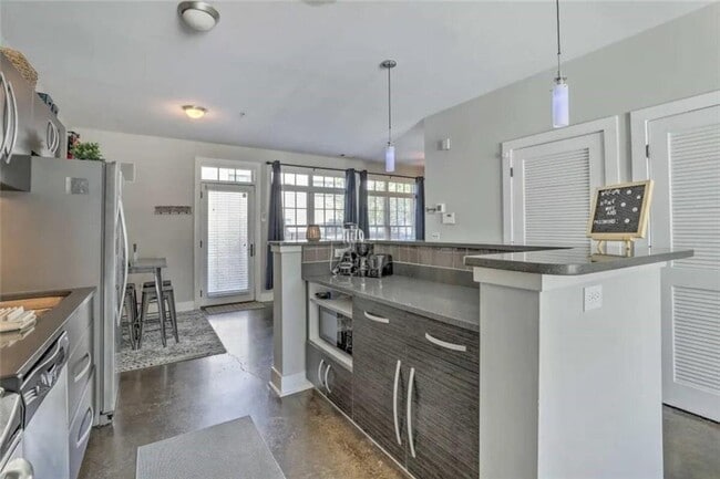1300 DeKalb Ave NE in Atlanta, GA - Building Photo - Building Photo