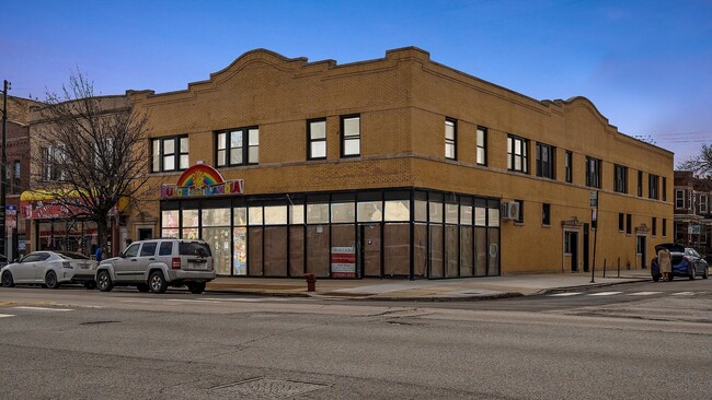 2353 N Springfield Ave in Chicago, IL - Foto de edificio - Building Photo